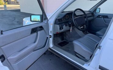 Mercedes-benz-300e-1986-white-30