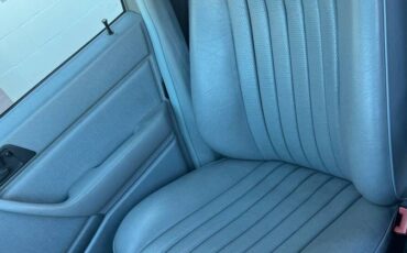 Mercedes-benz-300e-1986-white-37