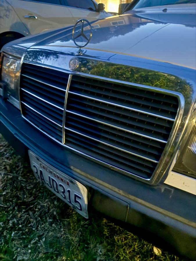 Mercedes-benz-300e-1986-white-49