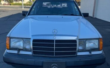 Mercedes-benz-300e-1986-white-50