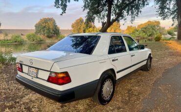 Mercedes-benz-300e-1986-white-58