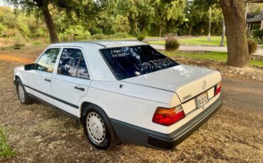Mercedes-benz-300e-1986-white-59