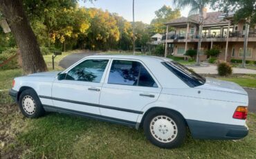 Mercedes-benz-300e-1986-white-60