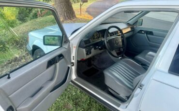 Mercedes-benz-300e-1986-white-62