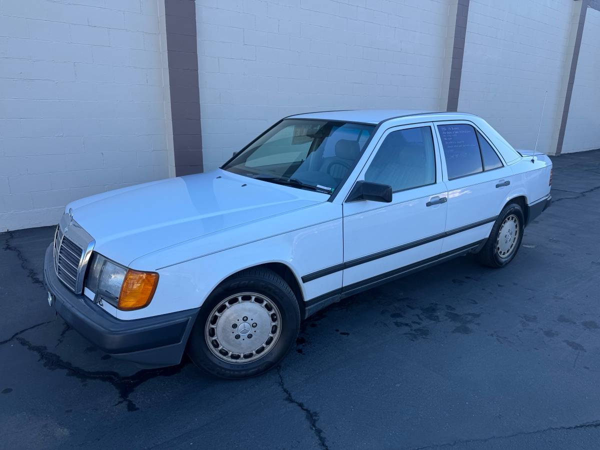 Mercedes-benz-300e-1986-white-65