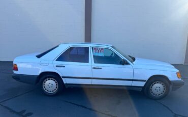 Mercedes-benz-300e-1986-white-66