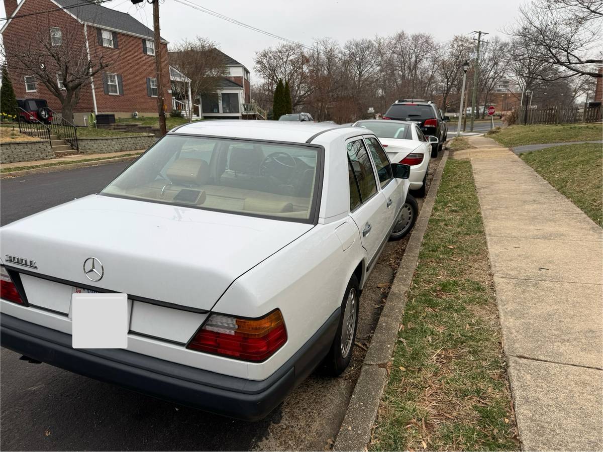 Mercedes-benz-300e-1987-white-1