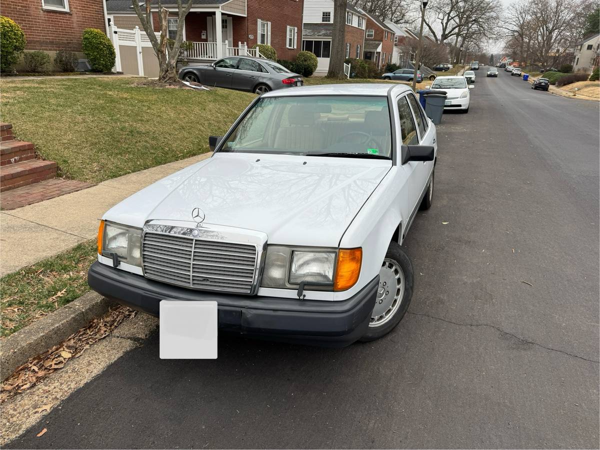 Mercedes-benz-300e-1987-white-4