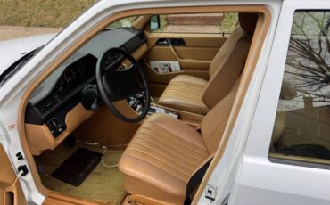 Mercedes-benz-300e-1987-white-6
