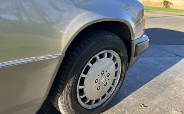 Mercedes-benz-300e-1990-custom-10
