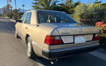Mercedes-benz-300e-1990-custom-2