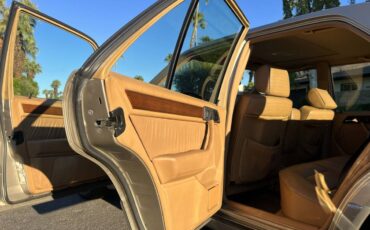 Mercedes-benz-300e-1990-custom-6
