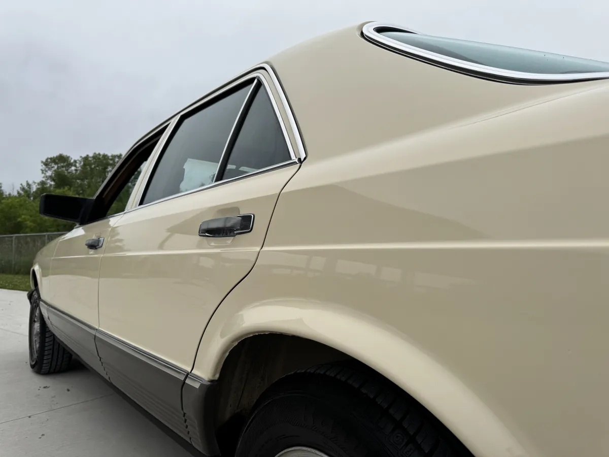 Mercedes-benz-300sd-1982-Light-Ivory-Brown-11