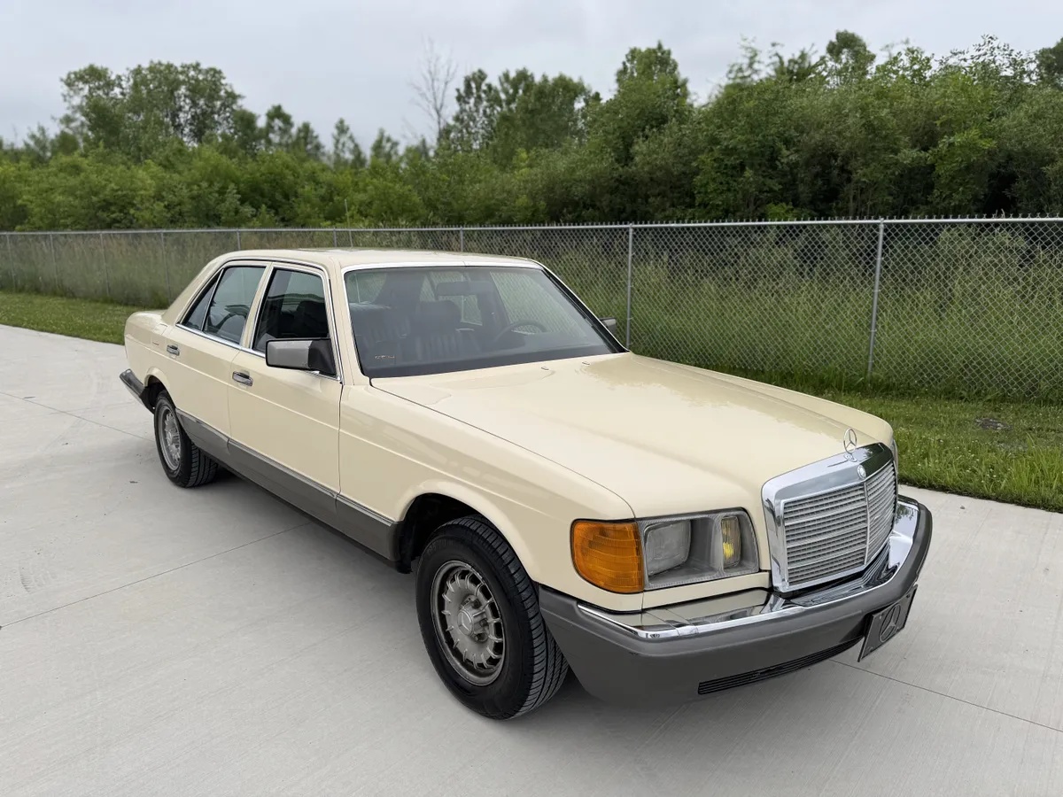 Mercedes-benz-300sd-1982-Light-Ivory-Brown-12