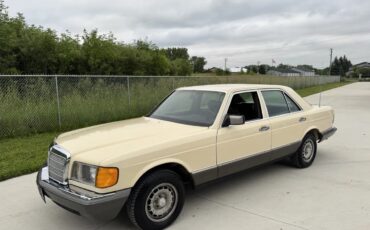 Mercedes-benz-300sd-1982-Light-Ivory-Brown-13