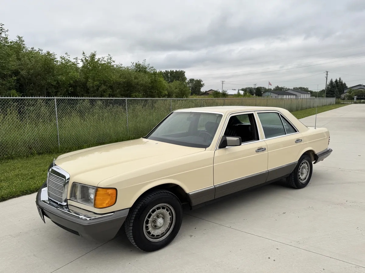 Mercedes-benz-300sd-1982-Light-Ivory-Brown-13