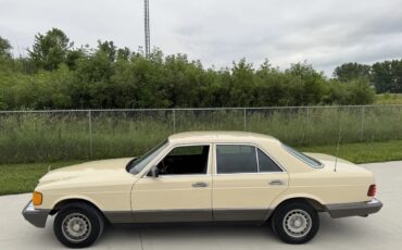 Mercedes-benz-300sd-1982-Light-Ivory-Brown-14