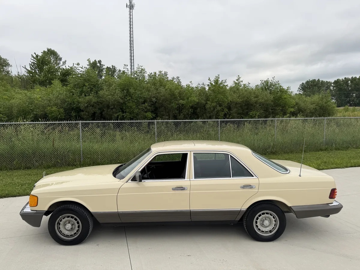 Mercedes-benz-300sd-1982-Light-Ivory-Brown-14
