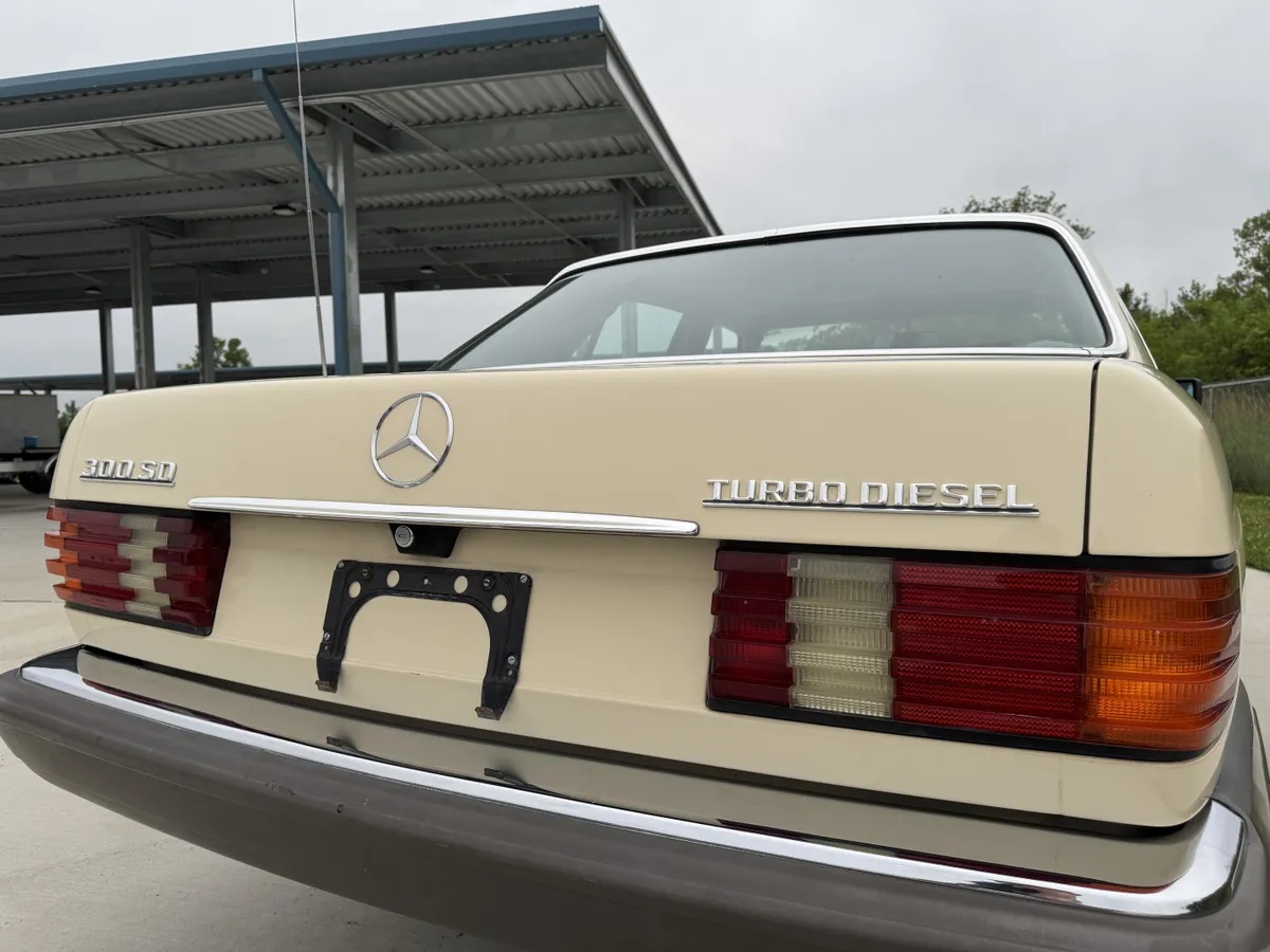 Mercedes-benz-300sd-1982-Light-Ivory-Brown-17