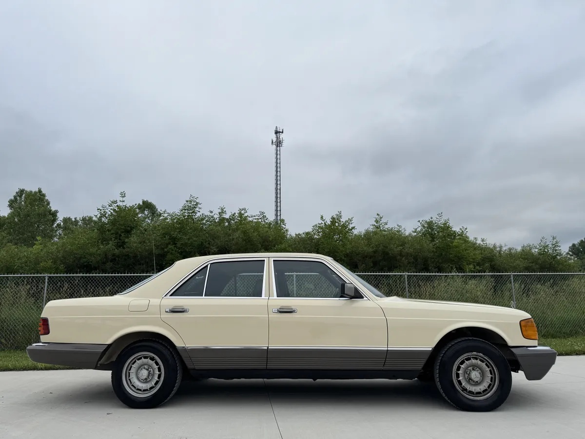 Mercedes-benz-300sd-1982-Light-Ivory-Brown-18