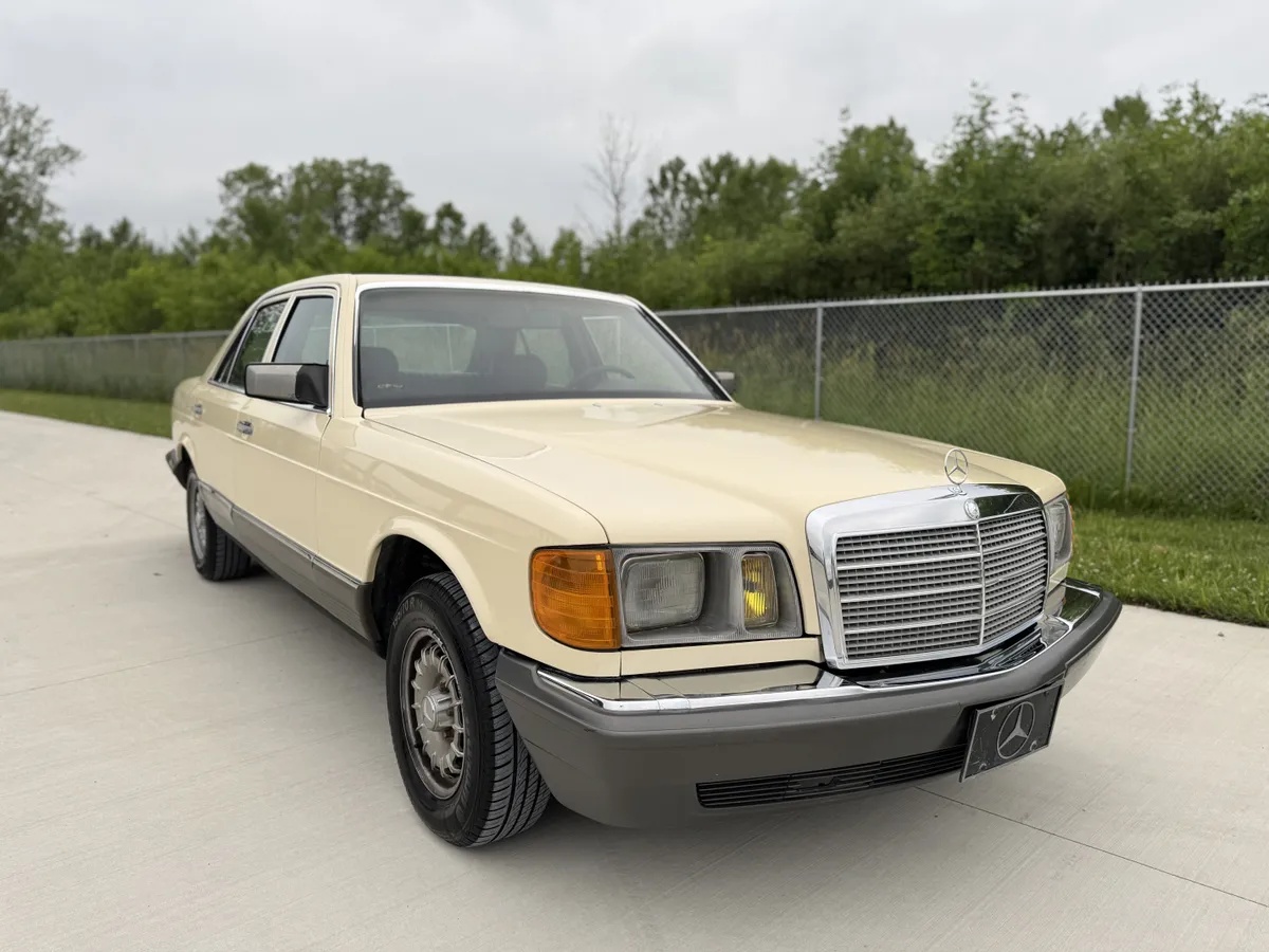 Mercedes-benz-300sd-1982-Light-Ivory-Brown-19