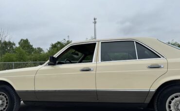 Mercedes-benz-300sd-1982-Light-Ivory-Brown-2