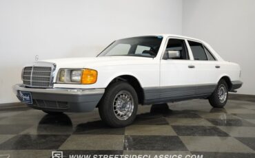 Mercedes-benz-300sd-1984-Classic-White-Blue-1