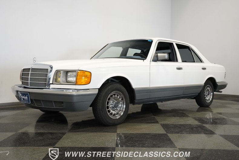 Mercedes-benz-300sd-1984-Classic-White-Blue-1
