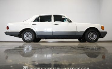 Mercedes-benz-300sd-1984-Classic-White-Blue-11