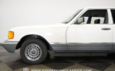 Mercedes-benz-300sd-1984-Classic-White-Blue-12