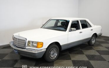Mercedes-benz-300sd-1984-Classic-White-Blue-15
