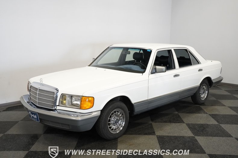 Mercedes-benz-300sd-1984-Classic-White-Blue-15