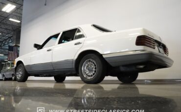 Mercedes-benz-300sd-1984-Classic-White-Blue-16