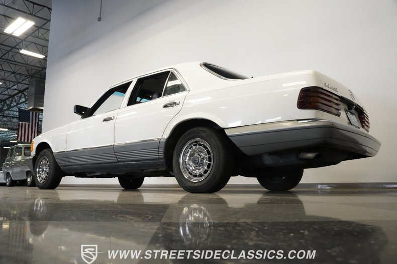 Mercedes-benz-300sd-1984-Classic-White-Blue-16