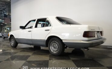 Mercedes-benz-300sd-1984-Classic-White-Blue-17