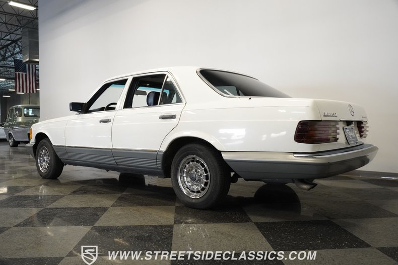 Mercedes-benz-300sd-1984-Classic-White-Blue-17