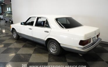 Mercedes-benz-300sd-1984-Classic-White-Blue-18