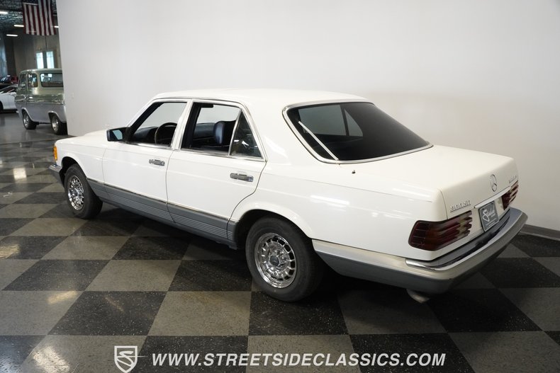 Mercedes-benz-300sd-1984-Classic-White-Blue-18
