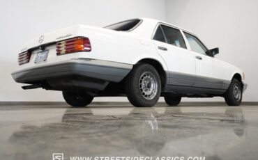 Mercedes-benz-300sd-1984-Classic-White-Blue-19