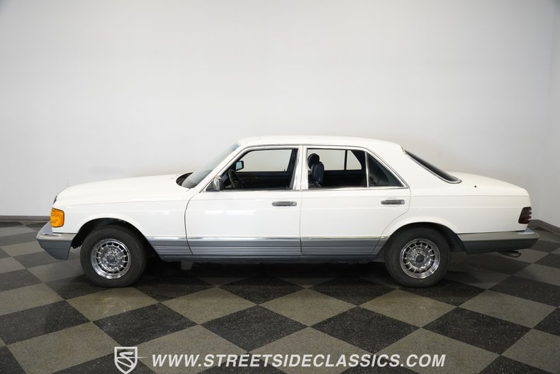 Mercedes-benz-300sd-1984-Classic-White-Blue-2