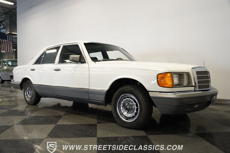 Mercedes-benz-300sd-1984-Classic-White-Blue-20