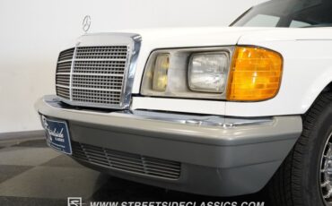 Mercedes-benz-300sd-1984-Classic-White-Blue-21