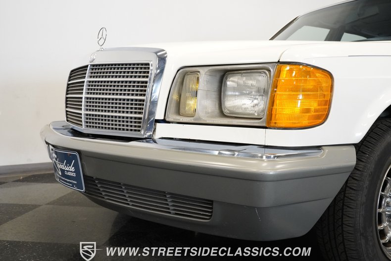 Mercedes-benz-300sd-1984-Classic-White-Blue-21