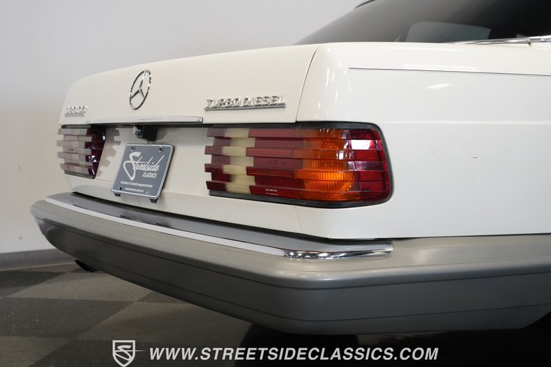 Mercedes-benz-300sd-1984-Classic-White-Blue-23