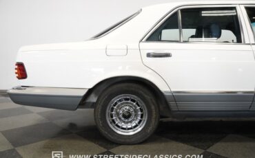 Mercedes-benz-300sd-1984-Classic-White-Blue-24