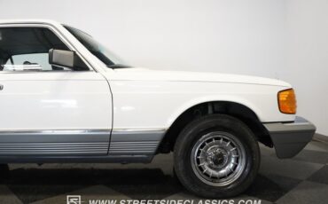Mercedes-benz-300sd-1984-Classic-White-Blue-25