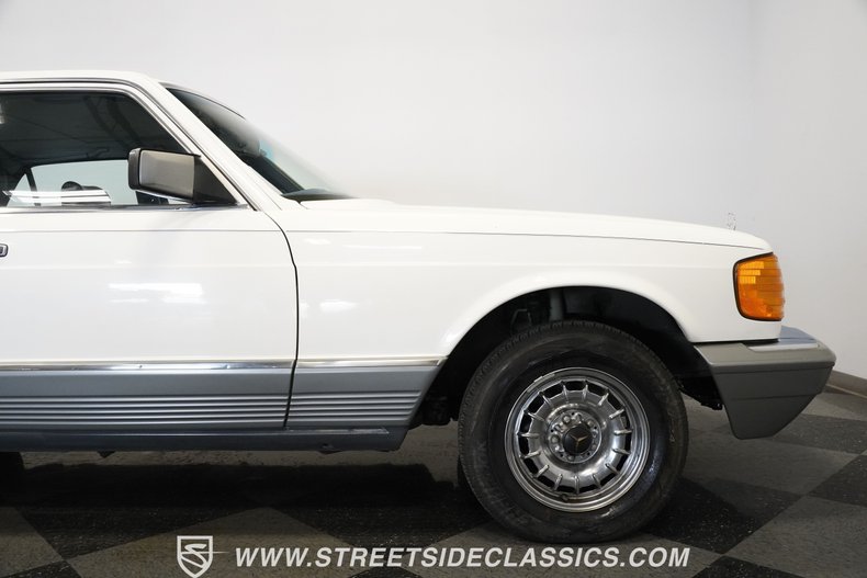 Mercedes-benz-300sd-1984-Classic-White-Blue-25