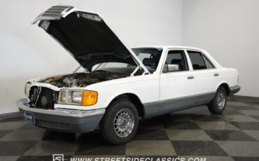 Mercedes-benz-300sd-1984-Classic-White-Blue-26