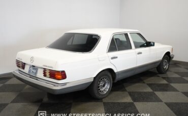 Mercedes-benz-300sd-1984-Classic-White-Blue-3