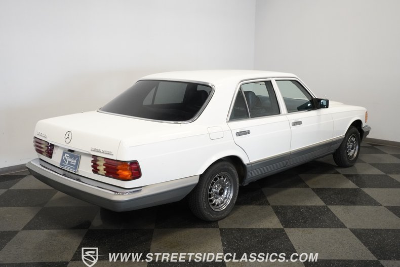 Mercedes-benz-300sd-1984-Classic-White-Blue-3